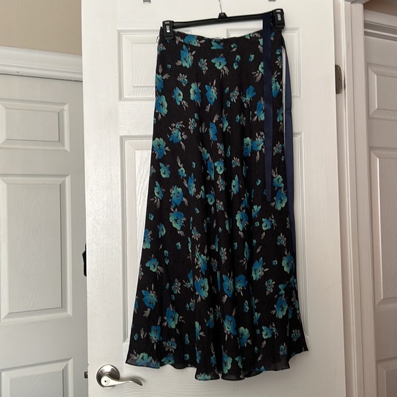 Jones New York long skirt - Picture 2 of 3